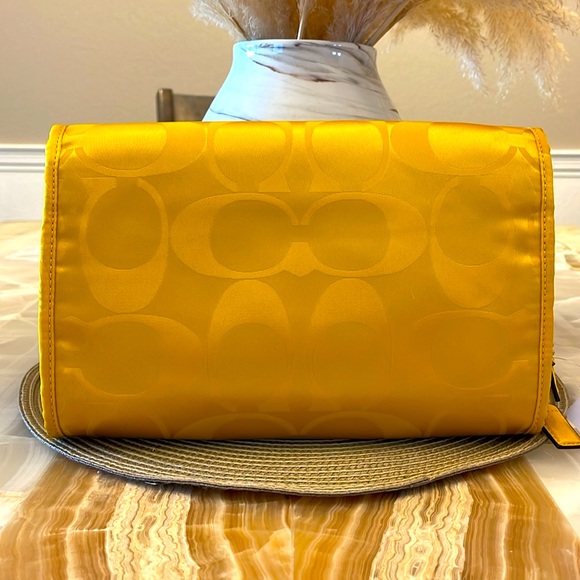 Coach Getaway Signature Nylon Cosmetic Kit Bag in Sunflower Gold 🌻 NWT - Picture 2 of 8